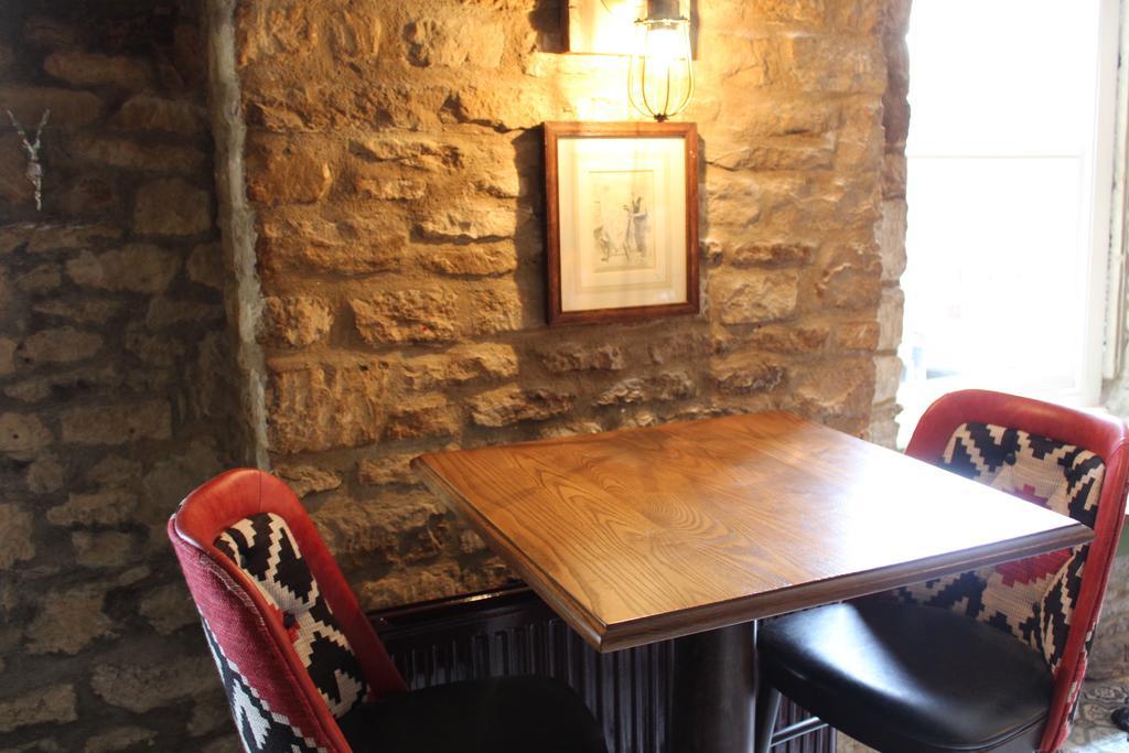 The Woodstock Arms 호텔 외부 사진