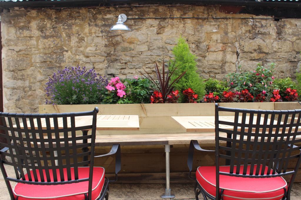 The Woodstock Arms 호텔 외부 사진
